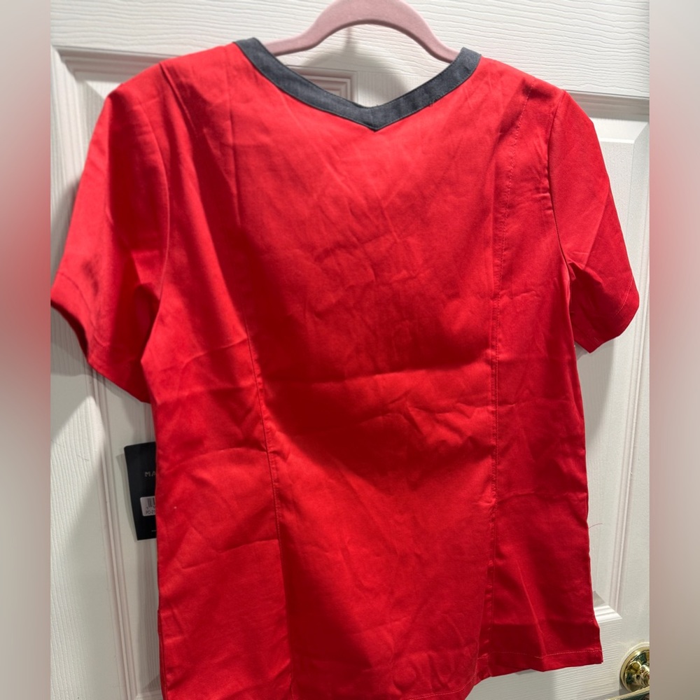 Matrix by Maevn Women’s Scrub Top Red Black V-Neck Size Small NWT - Picture 10 of 10